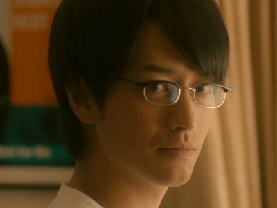 Kijima is played by the actor Takezai Terunosuke (竹財輝之助).