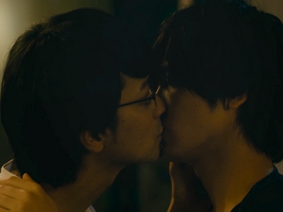 Kijima and Kuzumi share a kiss in the ending.