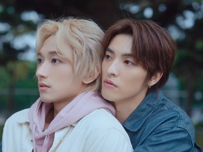 Cha and Hai Yuan embrace.