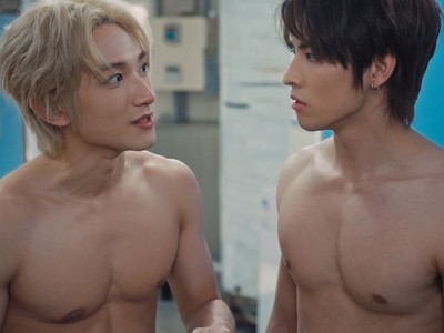 Cha and Hai Yuan go shirtless.