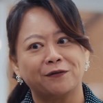 The professor is portrayed by Taiwanese actress Joe Tsai (蔡妃喬).