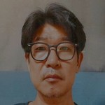 Kang Woosung is portrayed by a Korean actor.