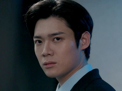 Taeseon is portrayed by Korean actor Kim Yoon Sik (김윤식).