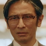 Naoya's father is portrayed by So Yamanaka (山中聡).