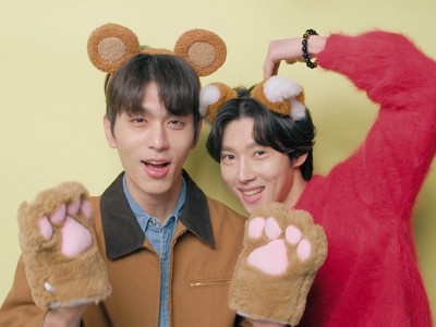 Gidal and Jigwi dress up.