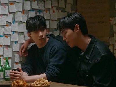 Siwoo and Seongjae are drinking buddies.