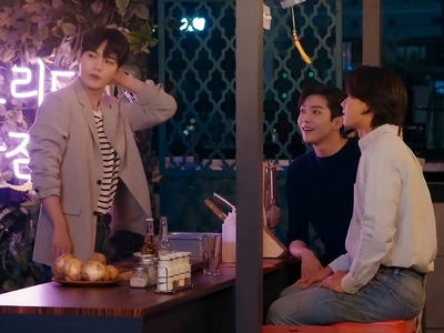 Hae Won, Eun Kyu and Ji Soo form a complicated love triangle in The Tasty Florida.