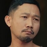 Hu is portrayed by Thai actor Eddy Sarayut Phetsamrit (เอ็ดดี้ ศรายุทธ เพชรสัมฤทธิ์).