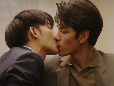 Aioun and Nawee share their first official kiss in The Tuxedo Episode 6.