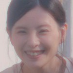 Minato's mother is portrayed by Japanese actress Wakana Majima (間島和奏).