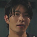 Jeongin is portrayed by Korean actor Lee Dong Joo (이동주).
