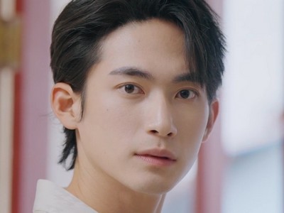Jaetun is portrayed by Korean actor Jung Myeong Cheol (정명철).