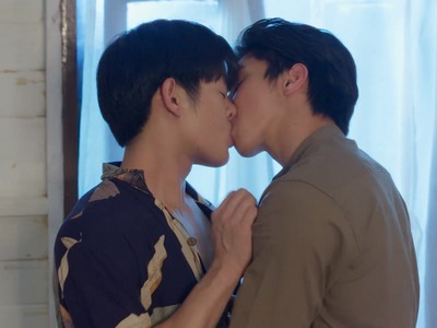 Kana and Pao kiss in Tin Tem Jai Episode 5.