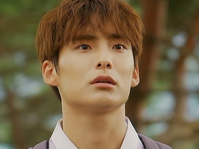 Eun Ho is portrayed by the Korean actor Jun (박준희).