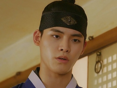 Guem is portrayed by the Korean actor Kim Tae Jung (ê¹€íƒœì •).