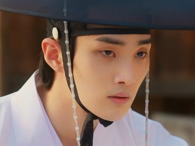 Heon is portrayed by the Korean actor Yoo Hyun Woo (유현우).