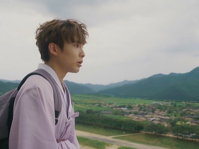 Eun Ho travels back in time to a foreign land.