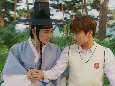 Eun Ho travels back in time and meets the banished prince Heon.
