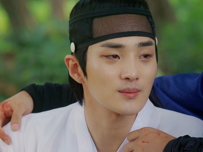 Heon is crying after he was ostracized from the kingdom.