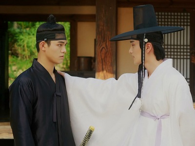 Guem is devoted to protecting his master Heon.