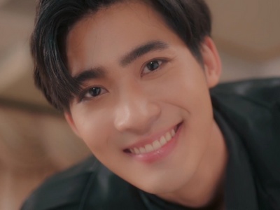 Achi is portrayed by Thai actor Junior Kajbhunditt Jaidee (จูเนียร์ กาจบัณฑิต ใจดี).