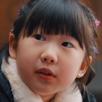 Yoo Ha is portrayed by the child actress Lee Ji Yun (이지윤).