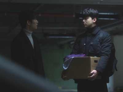 Ji Woo visits Seo Joon's apartment to retrieve his belongings.