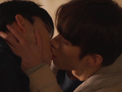 Seo Joon and Ji Woo share a kiss in To My Star 2 Episode 4.