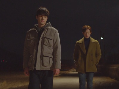 Seo Joon and Ji Woo walk together at night.