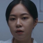 The nurse is portrayed by Taiwanese actress Genn Lau (妍青).