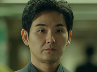 Ryo Arikino is portrayed by Japanese actor Ryuhei Matsuda (松田龍平).