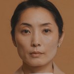 Kazuma's mom is portrayed by Japanese actress Tamaki Mahiro (まひろ玲希).