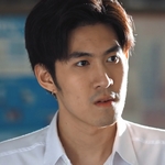 Nueng is played by the actor Gunsmile Chanagun Arpornsutinan (ชนกันต์ อาพรสุทธินันธ์).