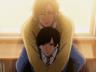 Mao gives Hisashi a piggyback.