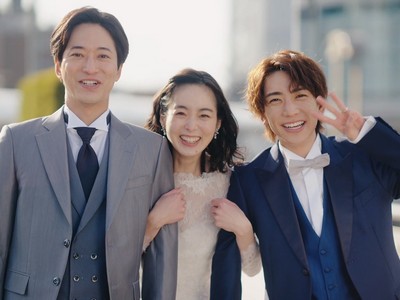 Takuzo, Shinpei, and Mia get married.