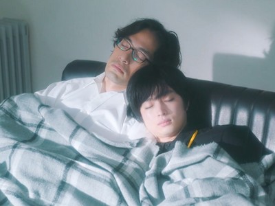 Hongou and Daichi fall asleep together.
