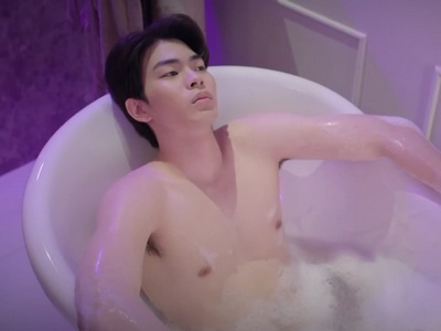 Kim soaks his body in the bathtub.