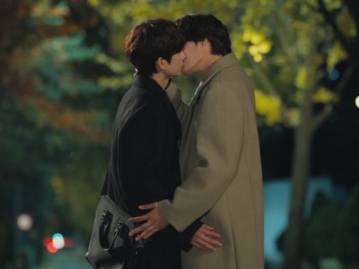 Wonyoung and Taejoon kiss in the ending.