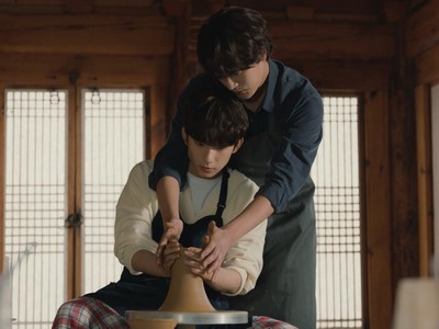 Wonyoung falls in love with Taejoon, a pottery shop owner, in Unintentional Love Story.