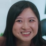 The office employee is portrayed by Taiwanese actress Yin Tseng Jung (尹岑榕).