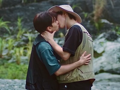 Qian and Yuan have their first kiss in Unknown.