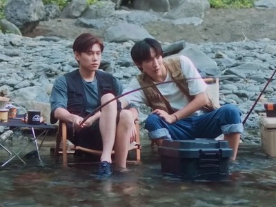 Qian and Yuan go fishing.