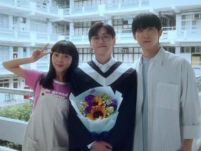 Qian, Yuan, and Lili take a graduation photo together.