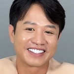 Huynh Tien Khoa (Huỳnh Tiến Khoa) is a Vietnamese director.