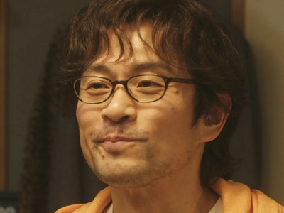 Kenji is portrayed by the Japanese actor Seiyou Uchino (内野聖陽).