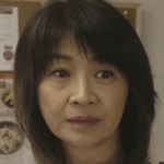 Kayoko is played by the actress Tanaka Misako (田中美佐子).