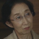 Kenji's mom is portrayed by the Japanese actress Kaoru Okunuki (奥貫薫).