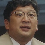Osamu is portrayed by the Japanese actor Chan Kawai (川合正悟).