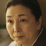 Shiro's mom is played by the actress Kaji Meiko (梶芽衣子).