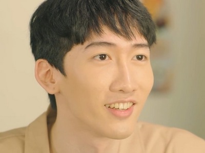 Peach is portrayed by the Thai actor Peach Phiravich Chotsatirasakul (พีช พีรวิชญ์ โชติสถิรสกุล).